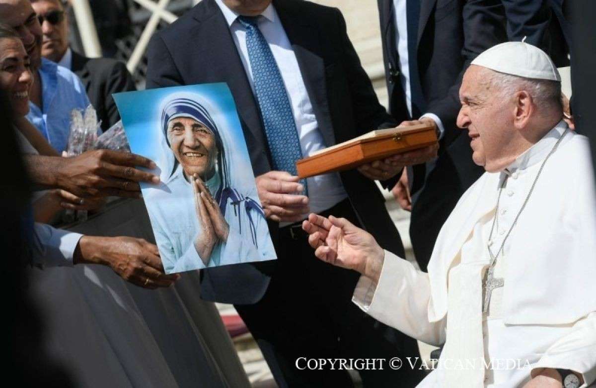 Foto de capa da notícia Nas Missas deste final de semana, a coleta do Óbolo de São Pedro: a caridade do Papa com a Igreja no mundo